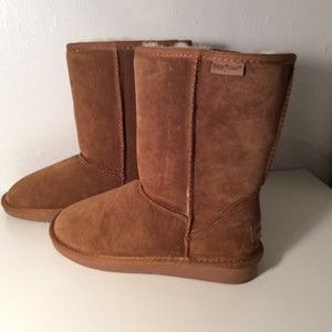 Size 6 Minnetonka Women's Slip on Boots